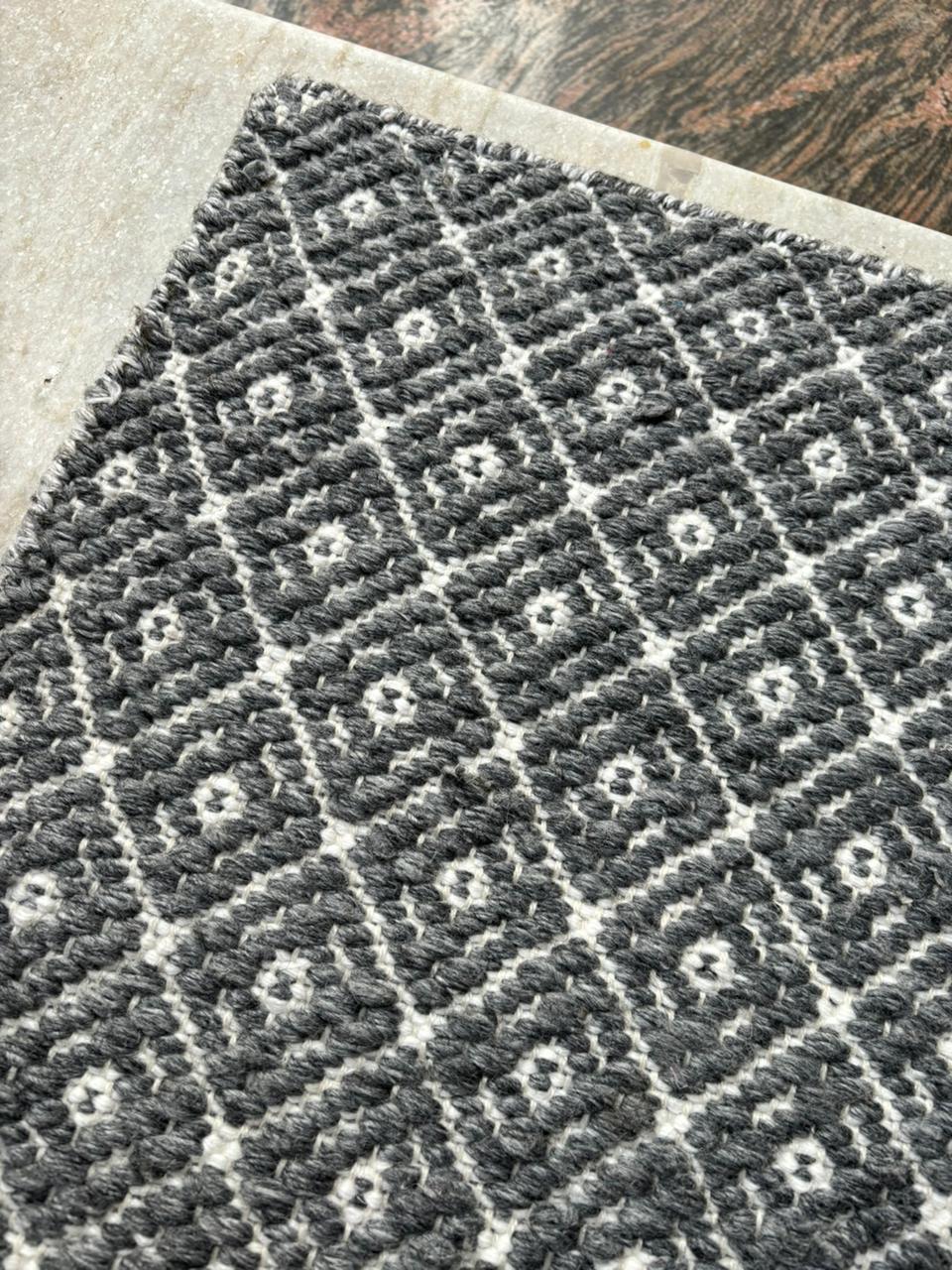 Gray & White Hand woven, Wool flat weave rug, Diamond shape - LavnLira