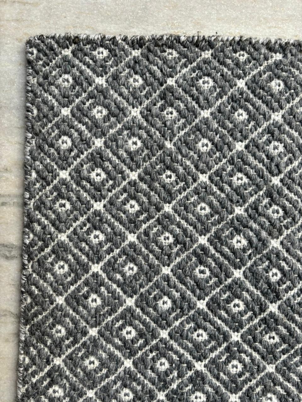 Gray & White Hand woven, Wool flat weave rug, Diamond shape - LavnLira