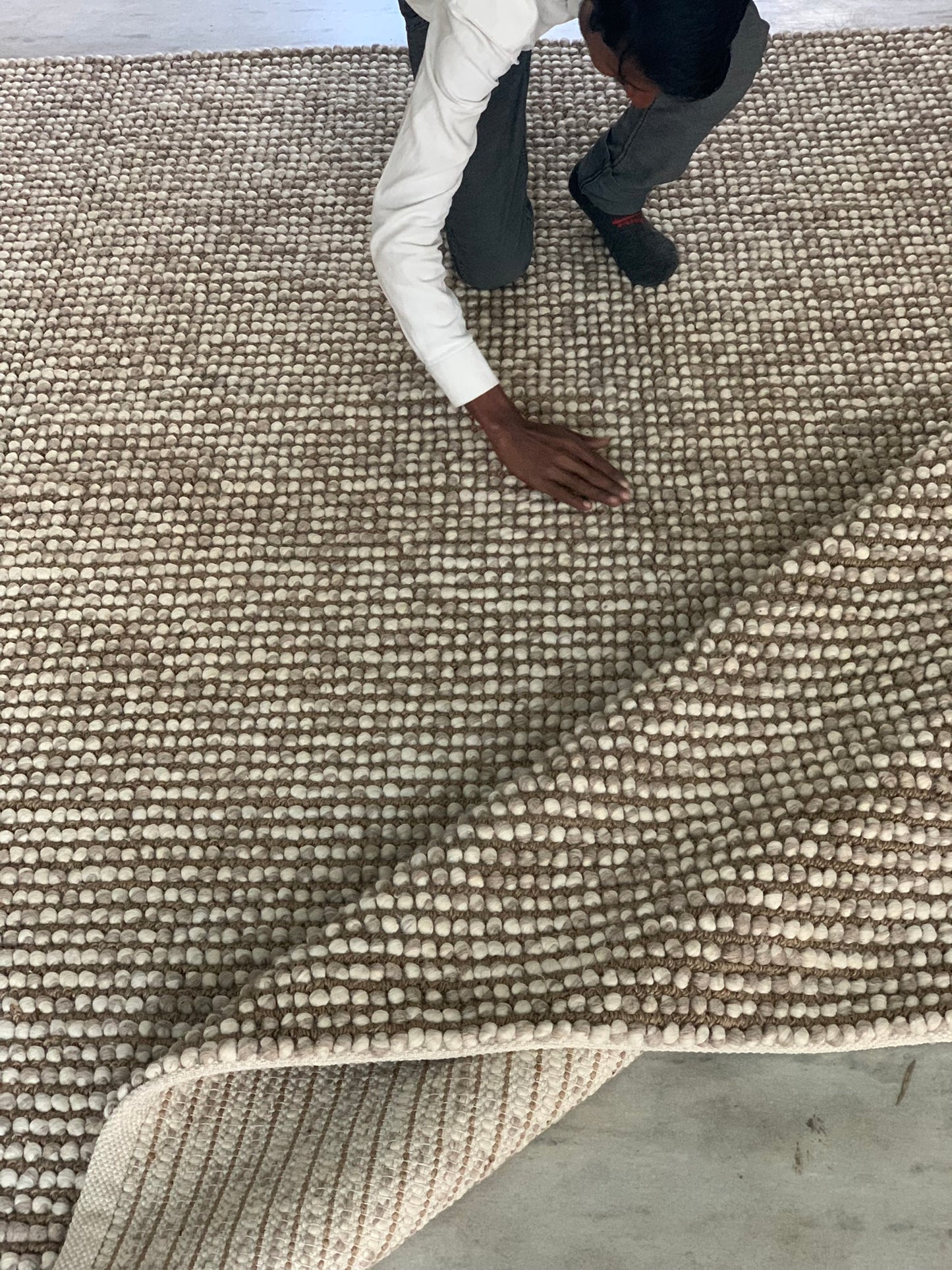 Hand Woven Loop Chunky Wool and Jute Hand Woven Area Rug.