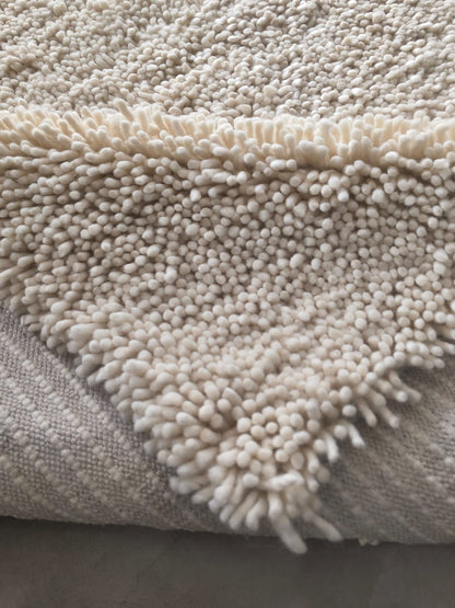 Shaggy White Wool Rug
