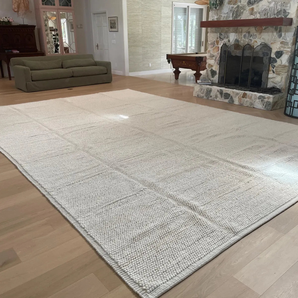 Living Room  9 ft x 12 ft Ivory Loop Chunky with border 