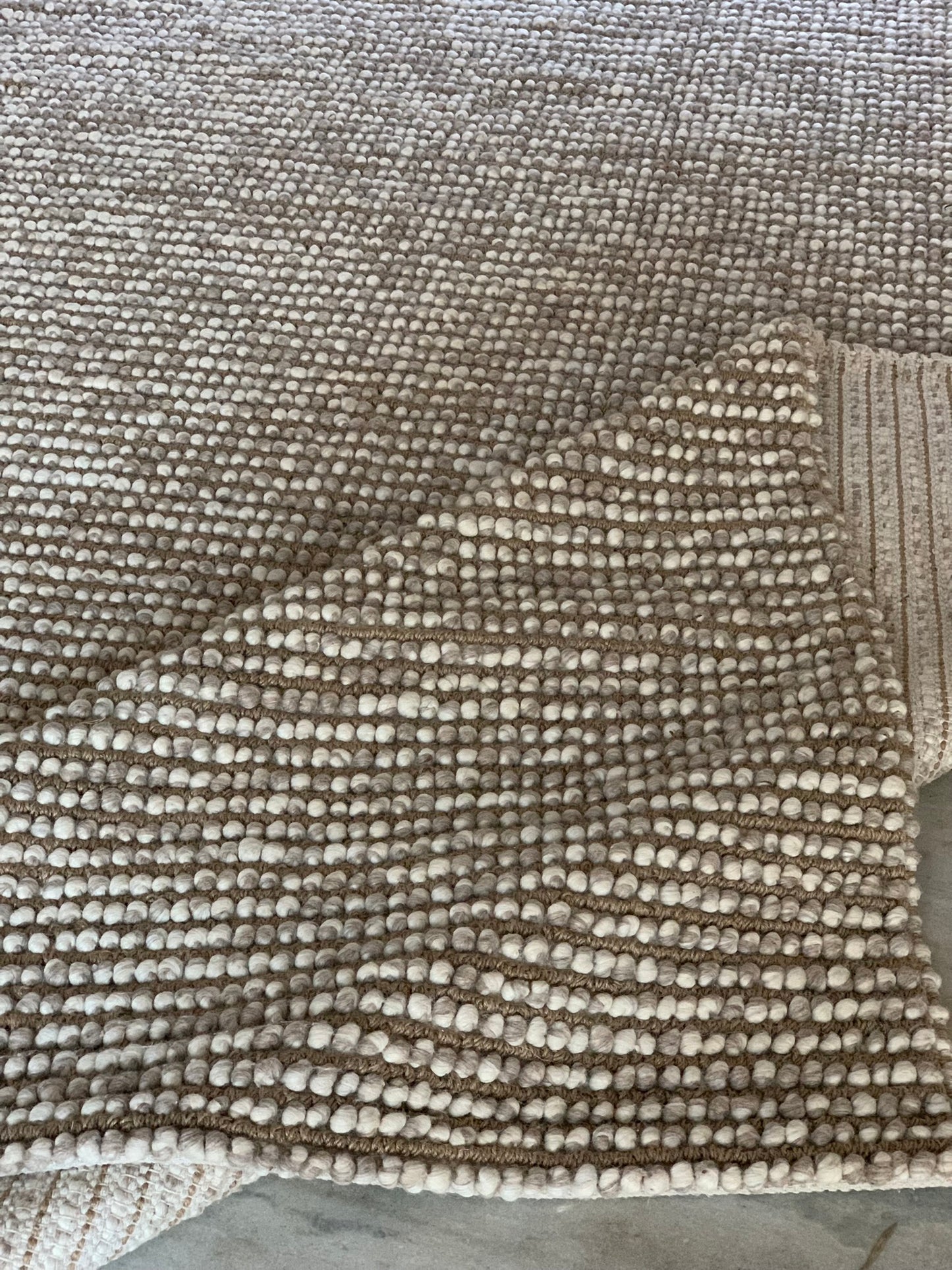 Hand Woven Loop Chunky Wool and Jute Hand Woven Area Rug.